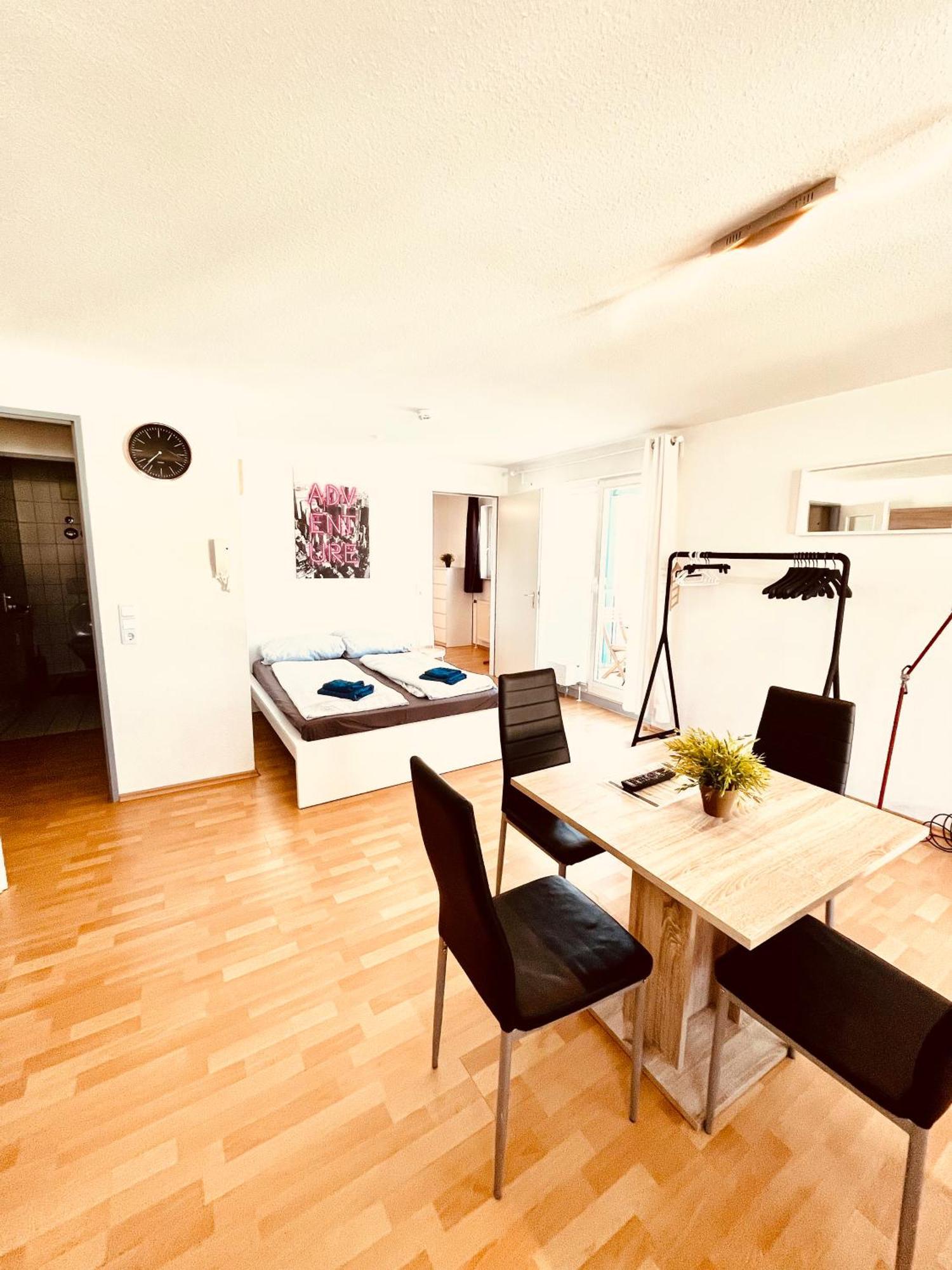 Outletcity Apartment Ferienwohnung Metzingen Metzingen  Exterior photo